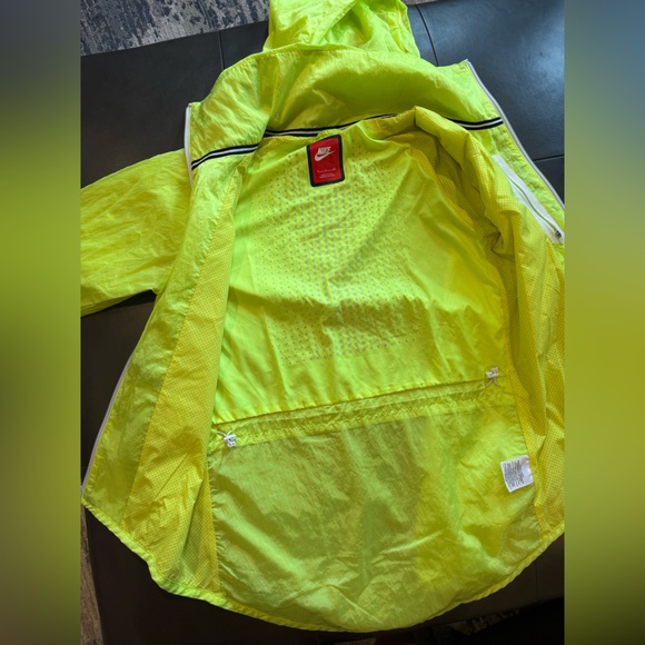 Nike Tech Aeroshield Moto Cape Windbreaker Jacket in Volt/White - Picture 10 of 11
